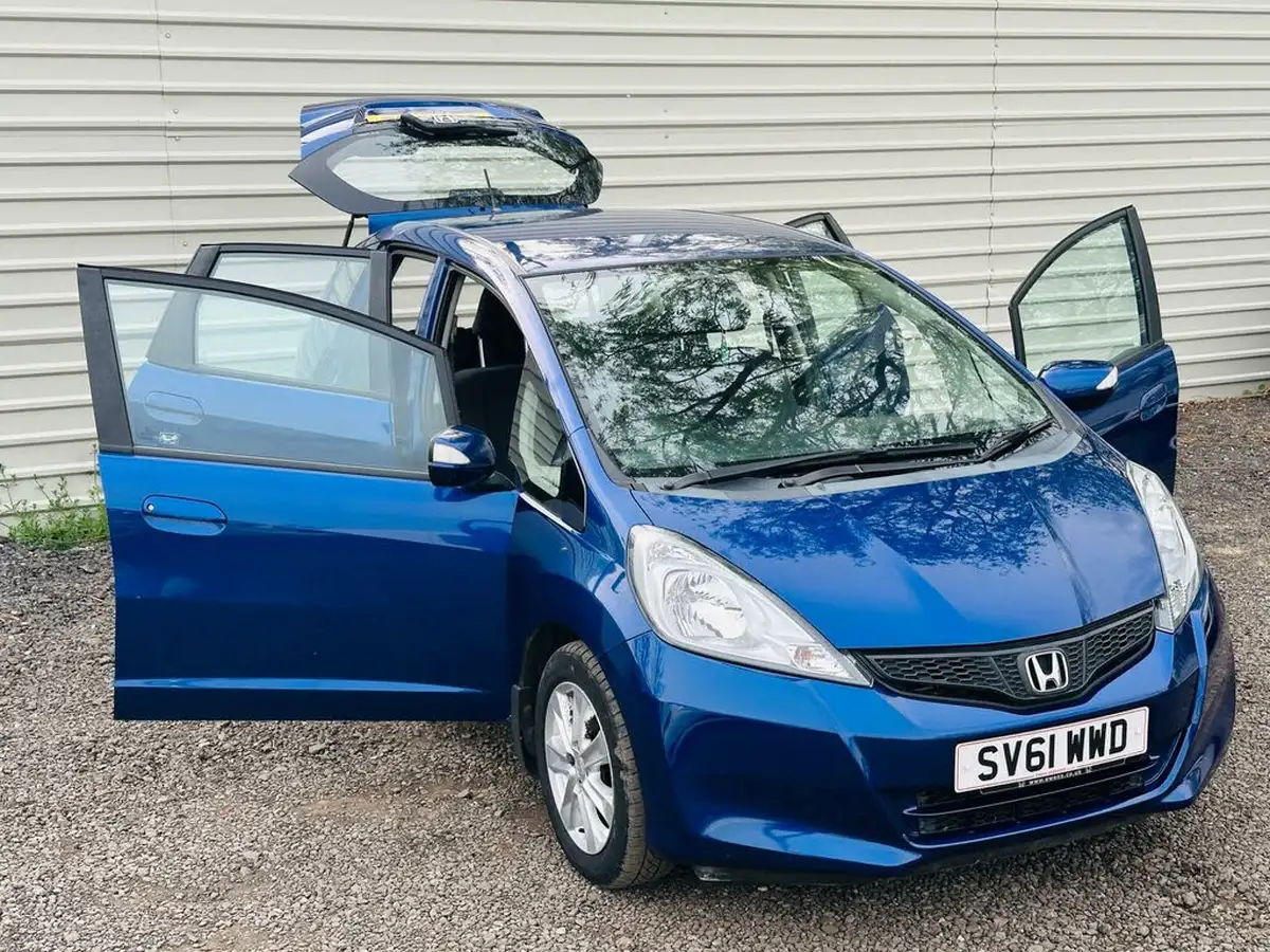 2011-honda-jazz-14-es-big-20