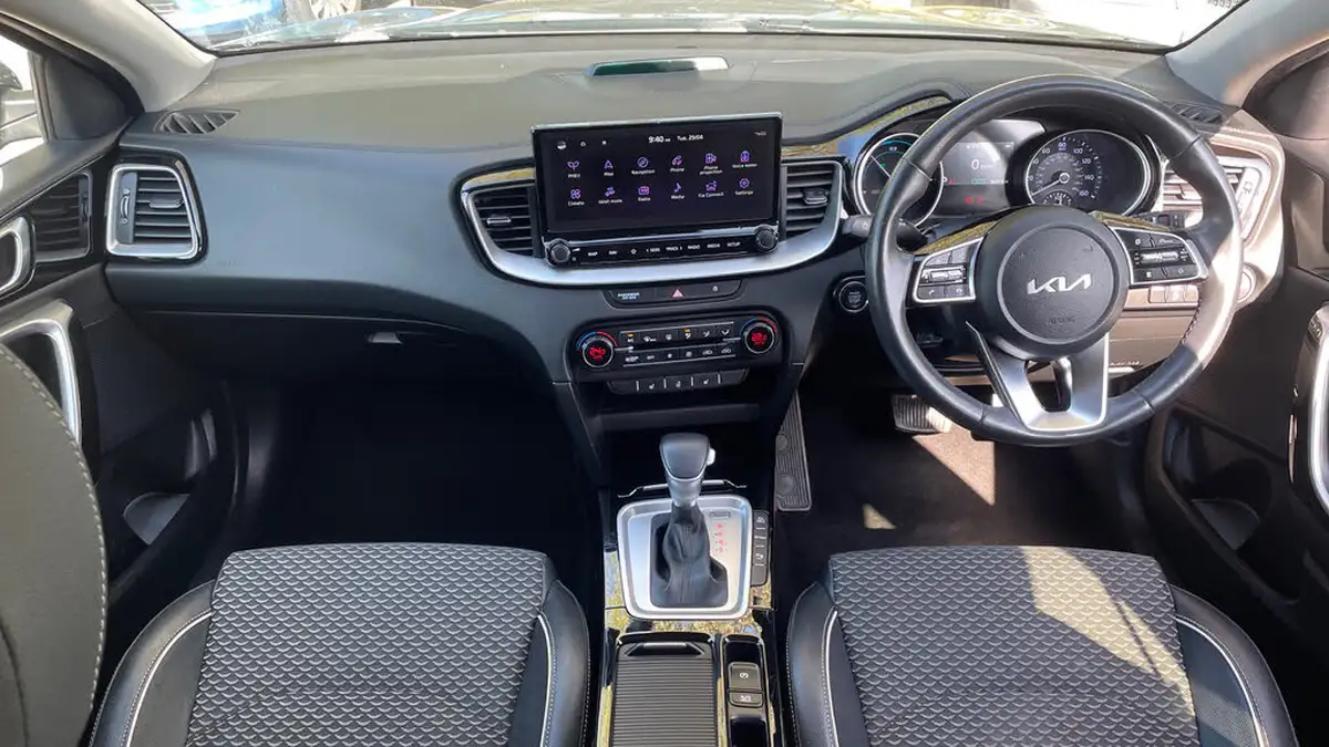 2022-kia-xceed-16-gdi-3-big-10