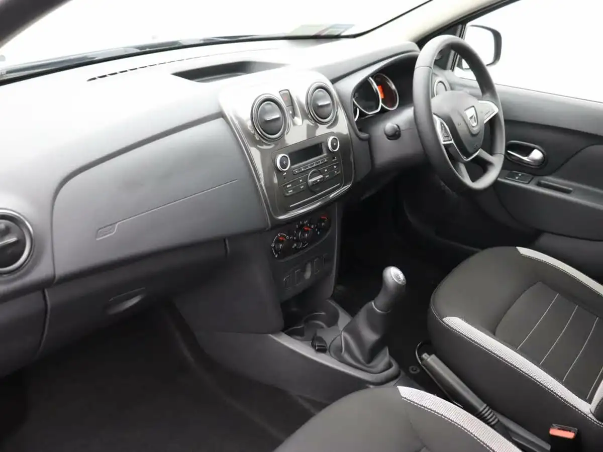 2019-dacia-sandero-stepway-09-tce-essential-big-11