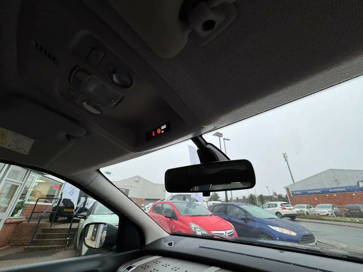 2015-citroen-c4-cactus-16bluehdi-flair-big-16
