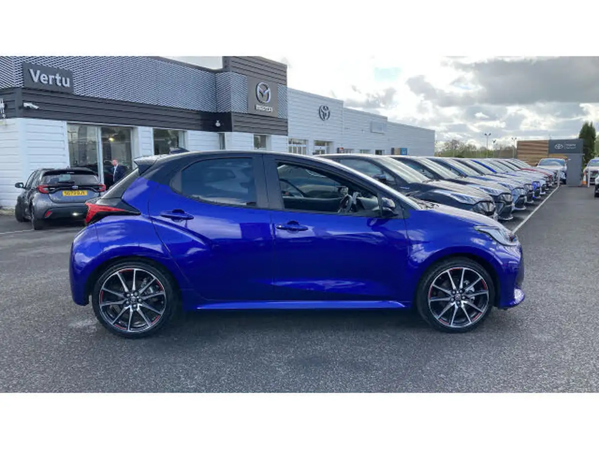 2024-toyota-yaris-15-vvt-i-gr-sport-128bhp-big-15