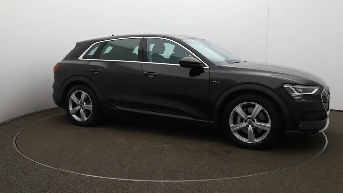 2021-audi-e-tron-50e-technik-station-wagon-big-39