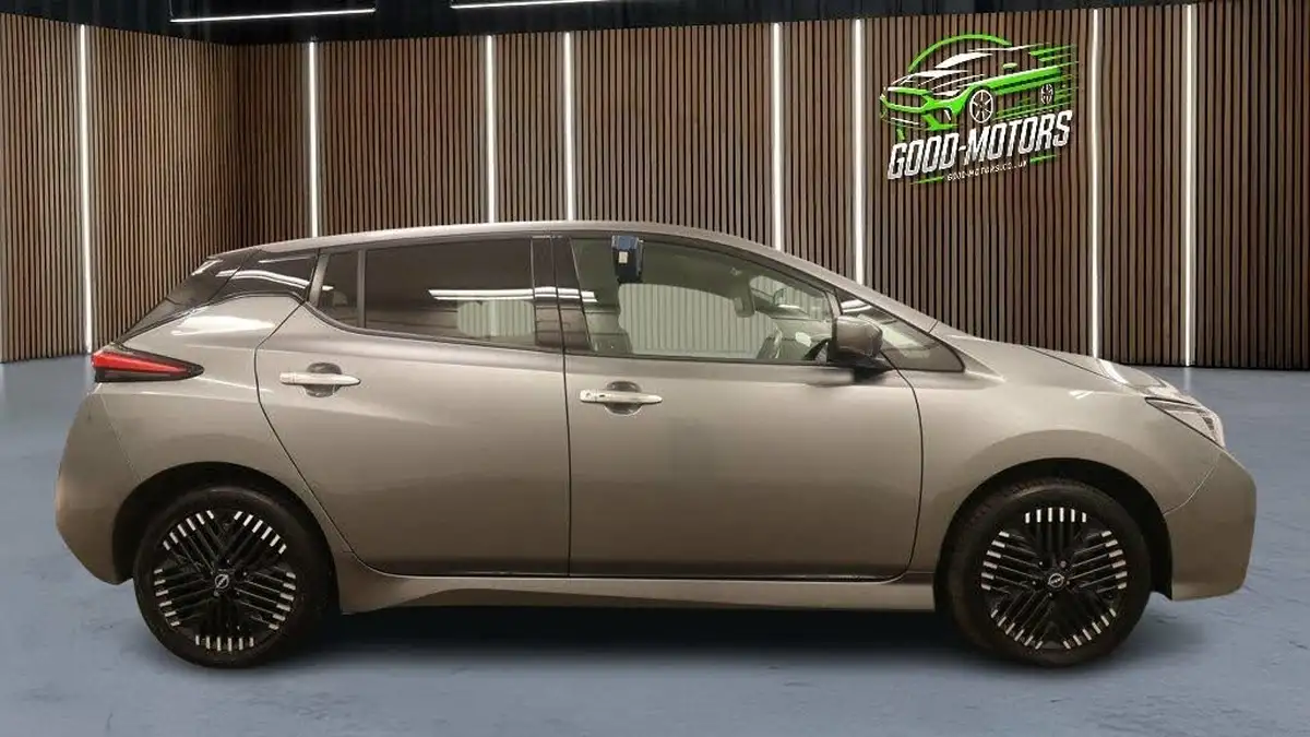 2022-nissan-leaf-e-e-tekna-59kwh-big-3