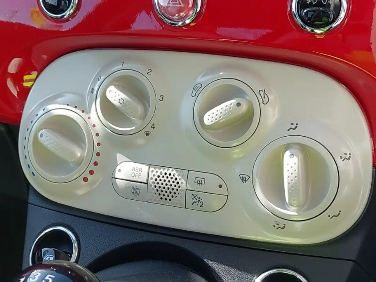 2022-fiat-500-10-dolcevita-big-16