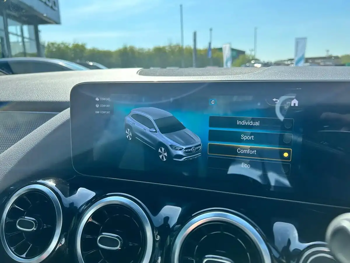 2021-mercedes-benz-gla-class-20d-gla-200d-sport-executive-big-25