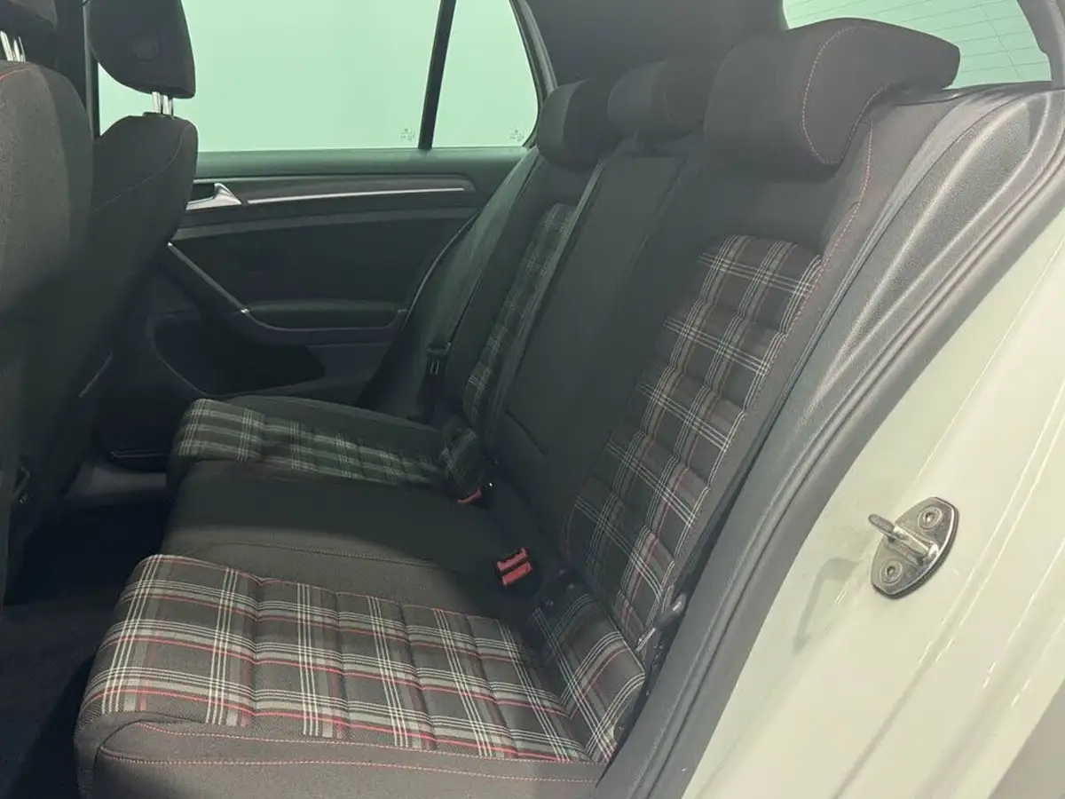 2018-volkswagen-golf-20-tsi-gti-5d-big-27