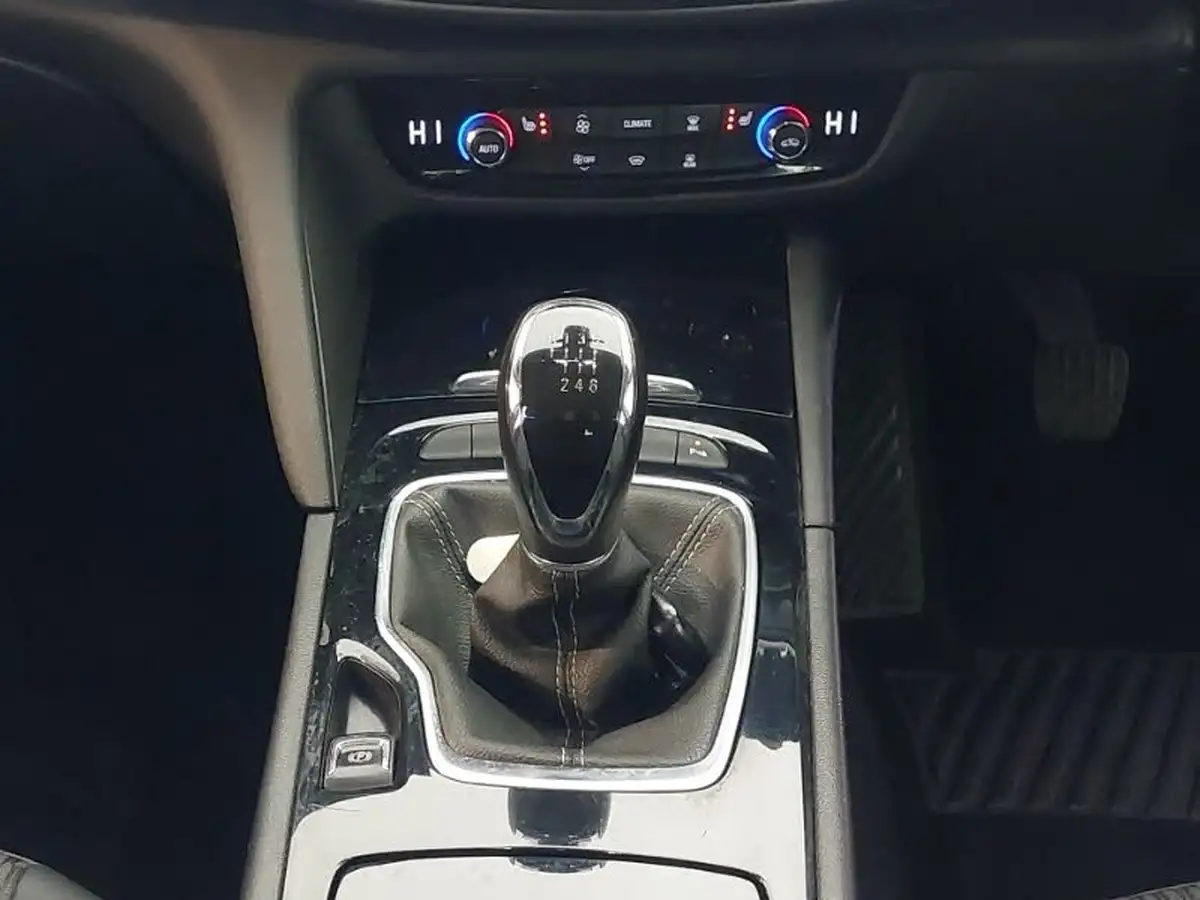 2018-vauxhall-insignia-grand-sport-20td-tech-line-nav-big-10