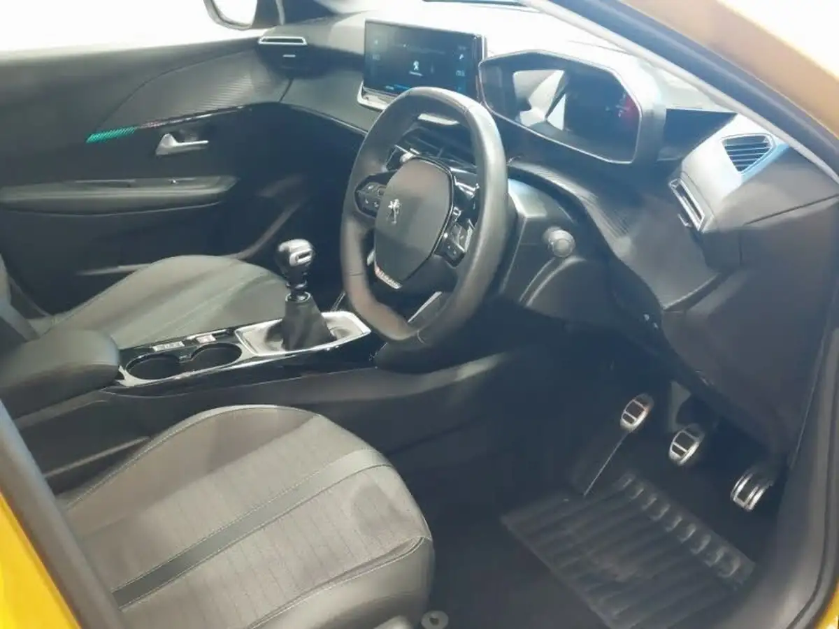 2022-peugeot-208-12-puretech-allure-premium-100ps-big-17