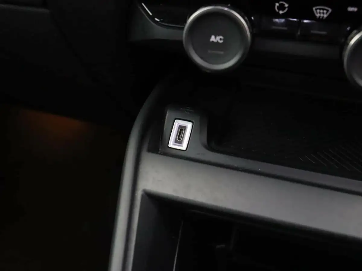 2022-citroen-c4-12-puretech-sense-big-27
