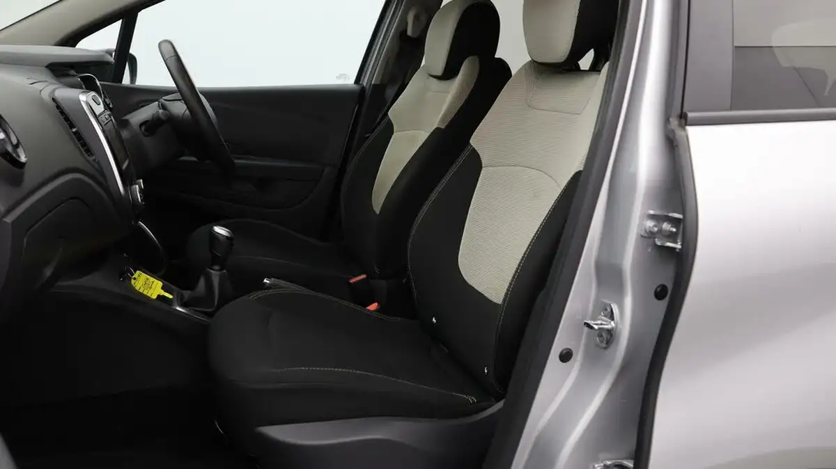 2020-renault-captur-09-tce-iconic-big-13