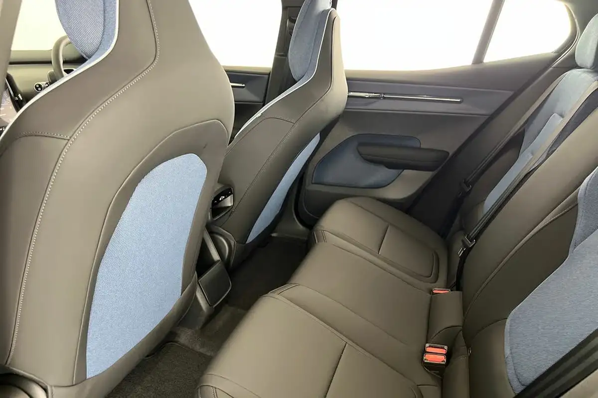 2024-volvo-ex30-e-single-motor-plus-extended-range-big-16