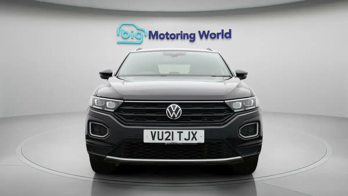 2021-volkswagen-t-roc-15-tsi-black-edition-big-1