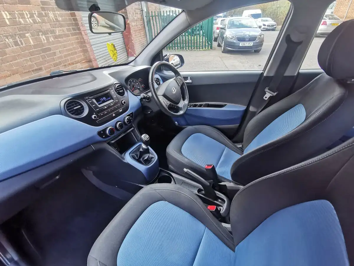 2015-hyundai-i10-10-premium-big-12