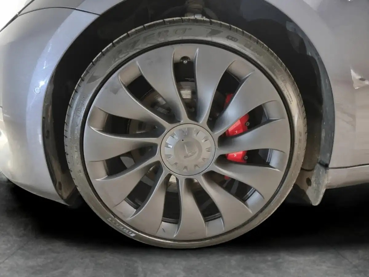 2022-tesla-model-3-e-performance-big-26