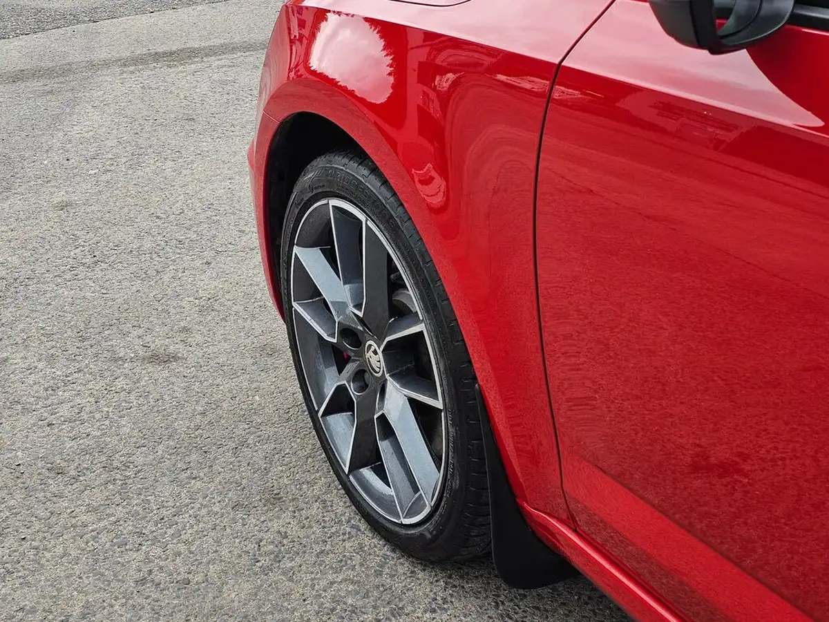 2019-skoda-octavia-20-tsi-vrs-hatchback-dsg-big-9