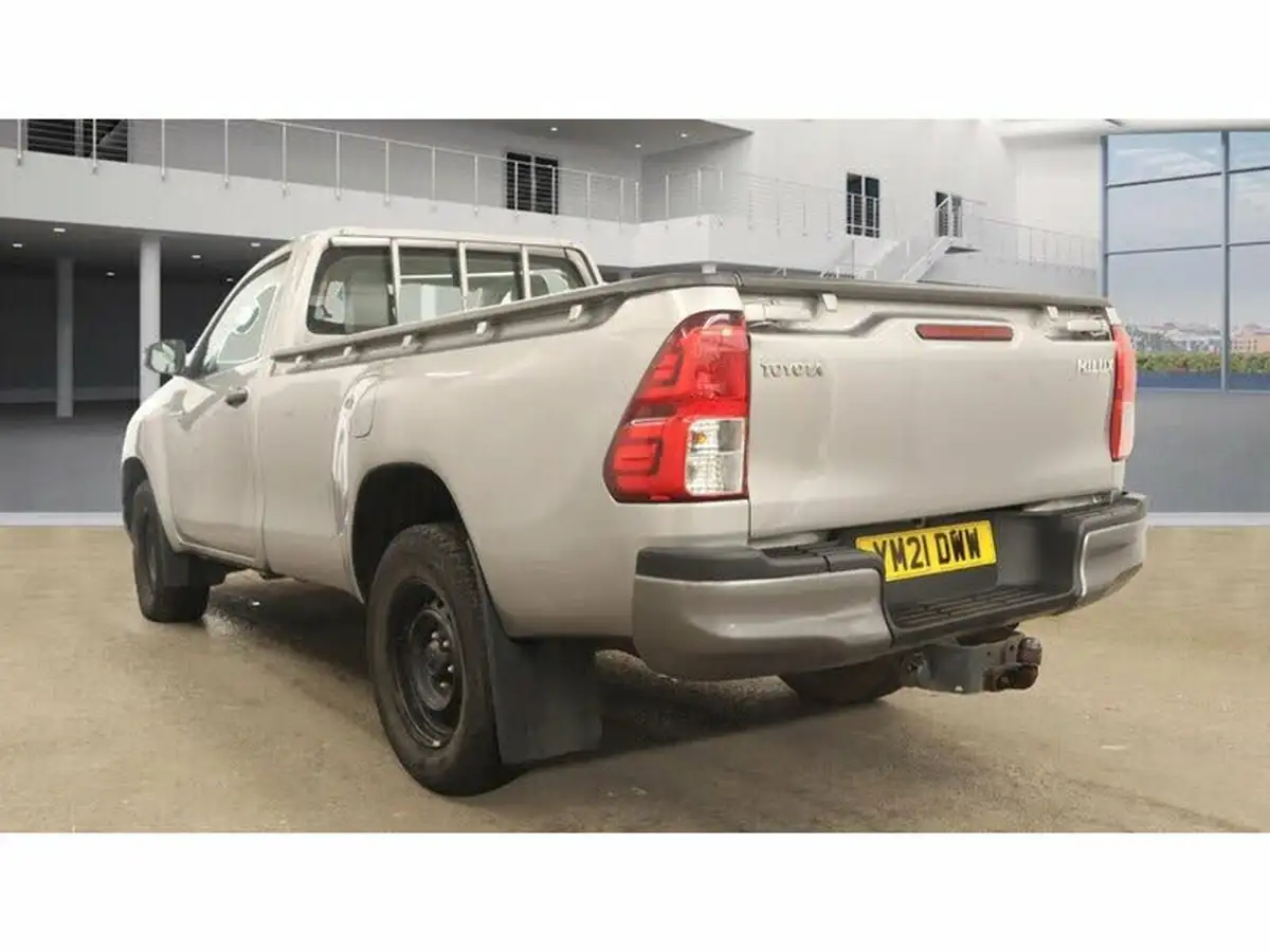 2021-toyota-hi-lux-24d-4d-active-150hpeu6dt-e-single-pick-up-big-4