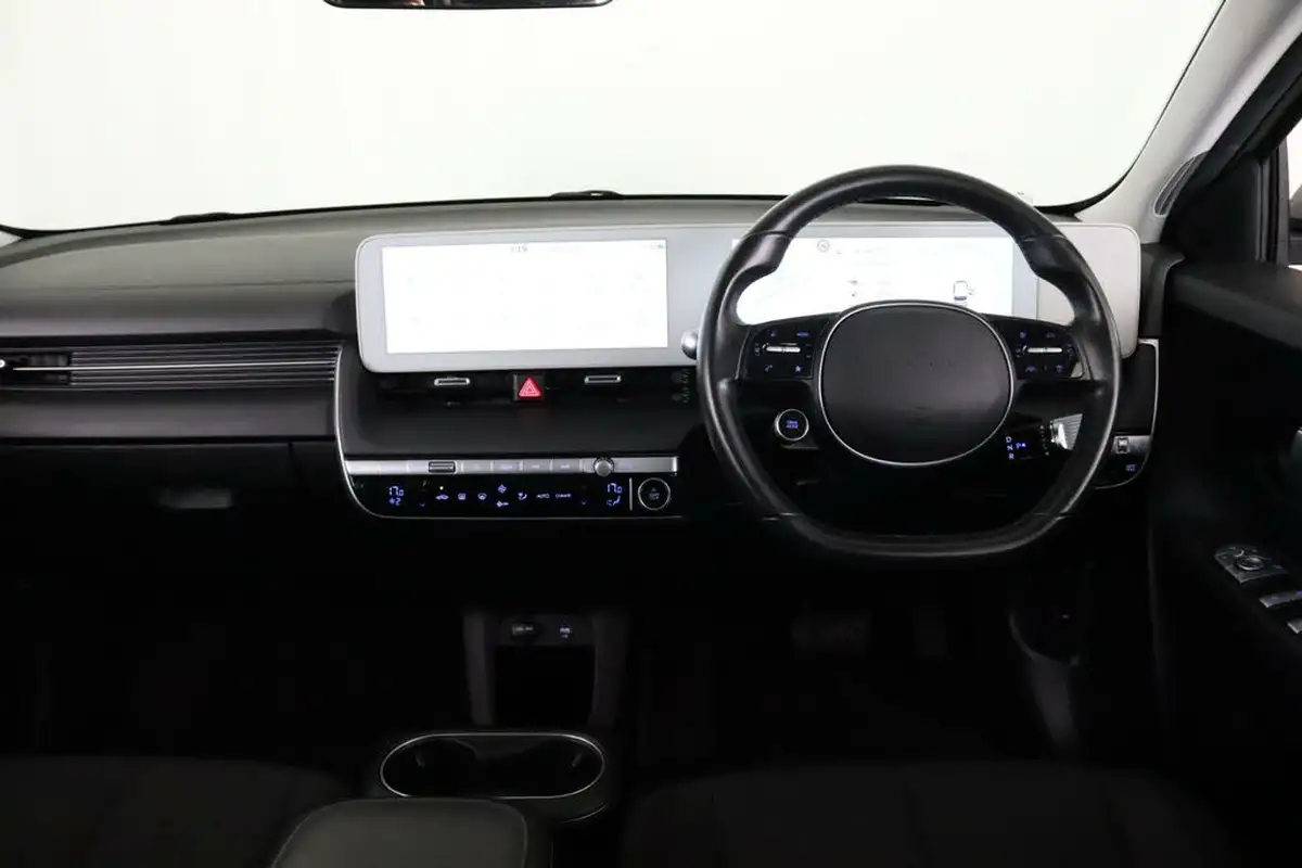 2022-hyundai-ioniq-5-e-se-connect-big-16