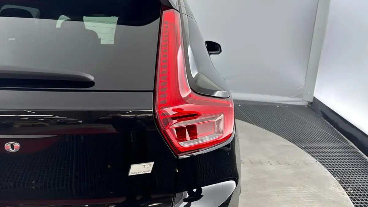 2021-volvo-xc40-15-t5-r-design-262bhp-big-21