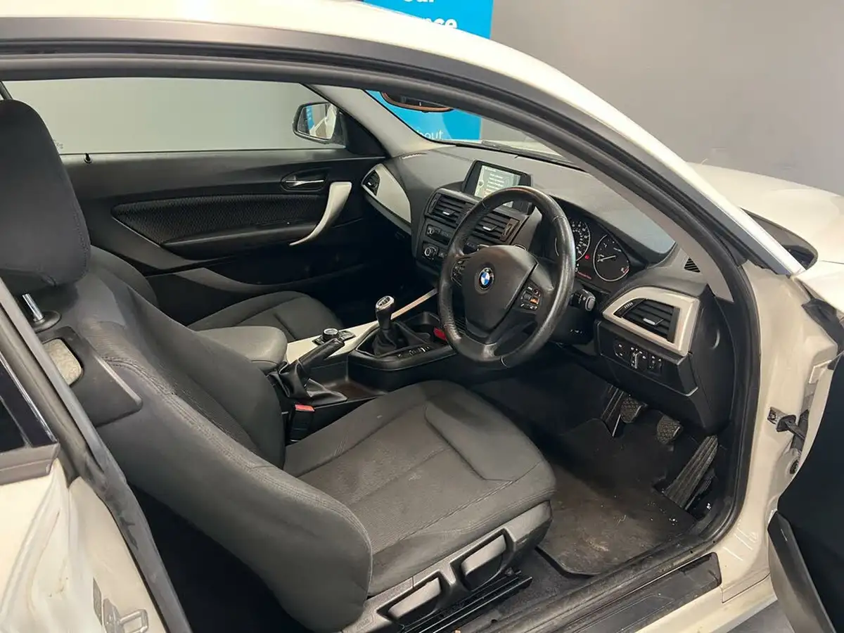 2013-bmw-1-series-20td-116d-se-116bhp-sports-hatch-3d-big-9