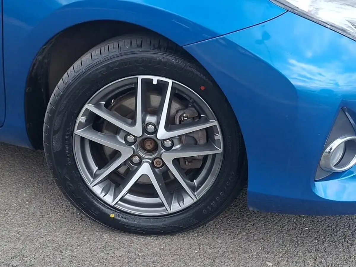 2015-toyota-auris-18-vvt-i-hsd-icon-plus-hatchback-big-8