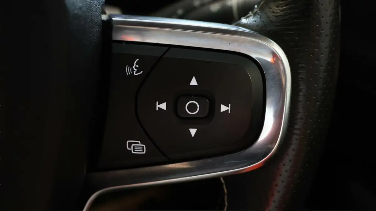 2020-volvo-xc40-15-t3-r-design-big-23