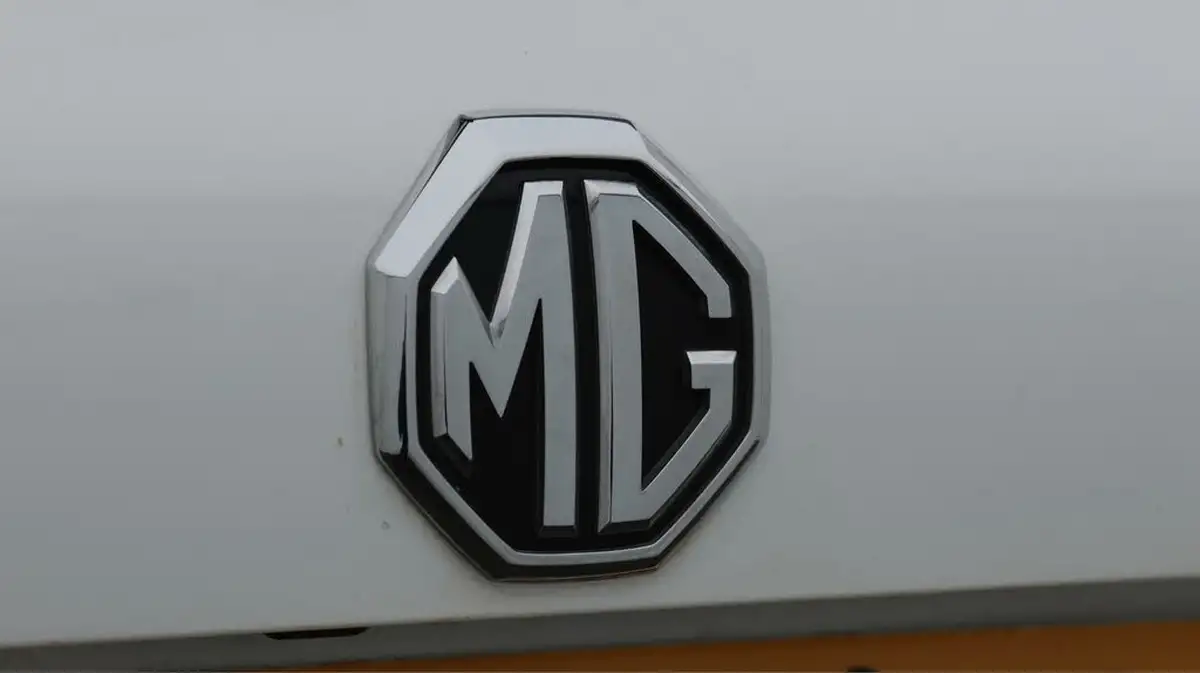 2021-mg-hs-15t-gdi-exclusive-162ps-big-22