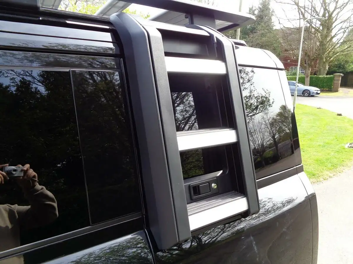 2021-land-rover-110-defender-30-d300-hard-top-hse-110-big-15
