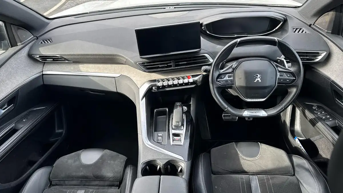 2021-peugeot-5008-suv-12-puretech-gt-premium-big-3