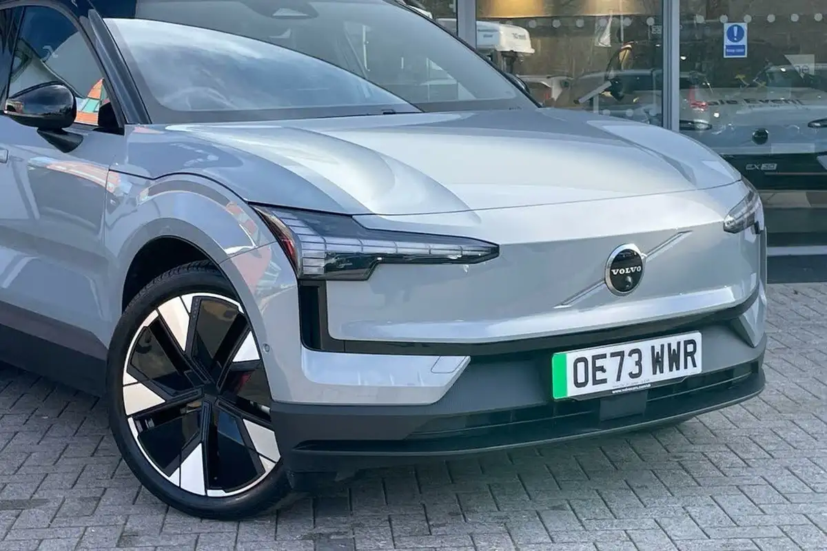 2024-volvo-ex30-e-single-motor-ultra-big-5