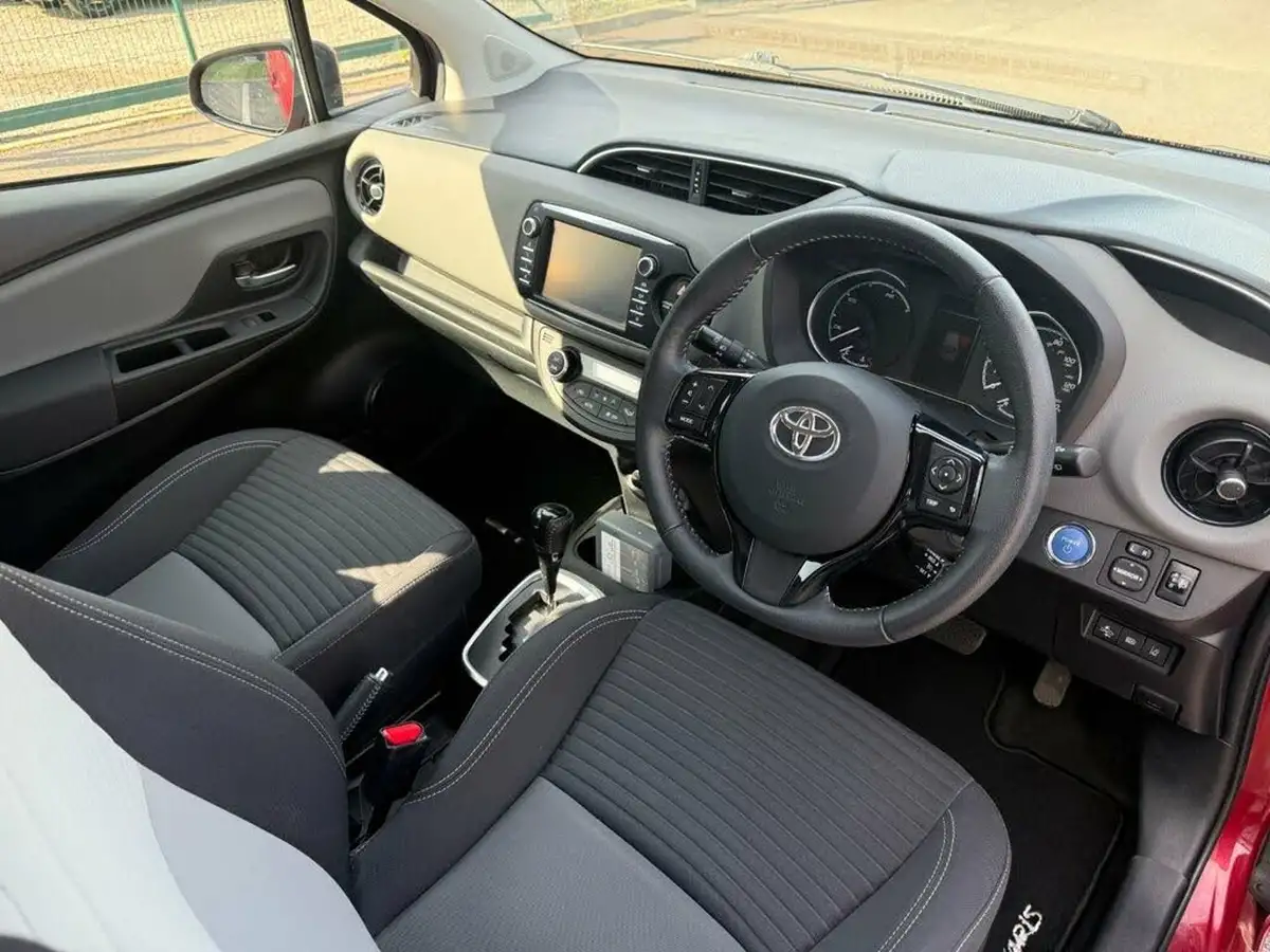 2018-toyota-yaris-15-vvt-i-icon-tech-hybrid-big-20