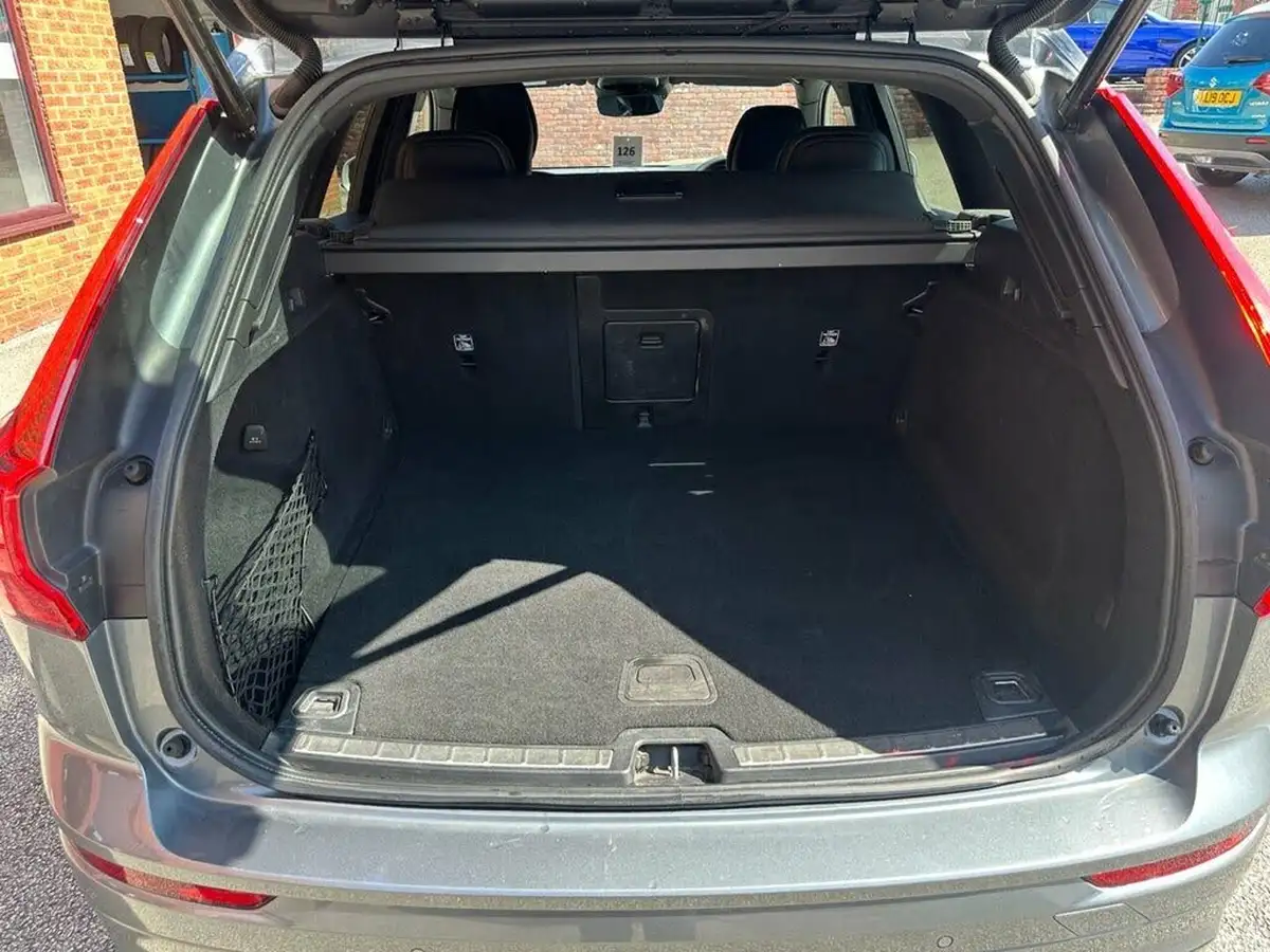 2018-volvo-xc60-20td-d4-r-design-4x4-geartronic-big-23