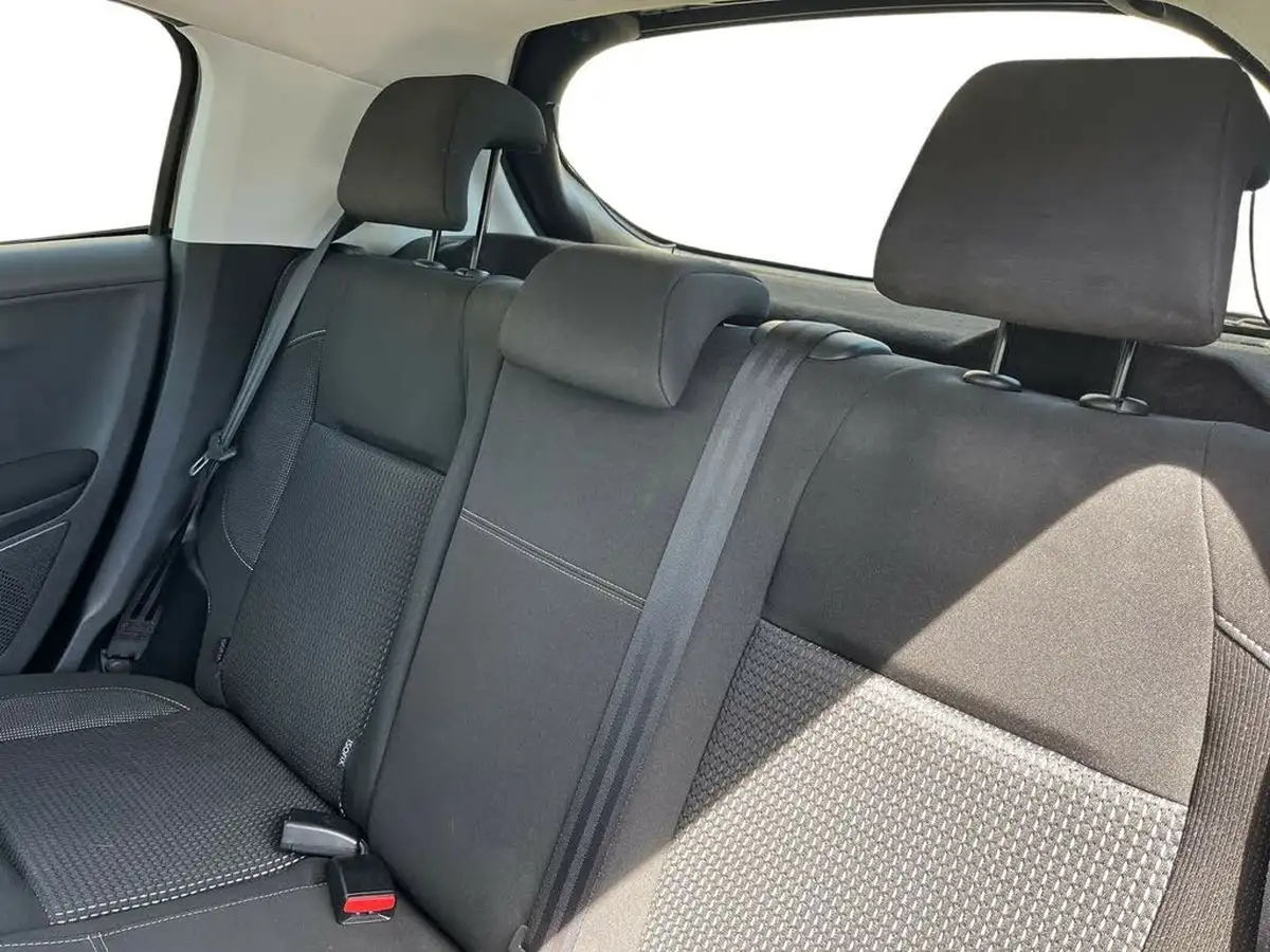 2017-peugeot-208-12-puretech-allure-premium-big-8