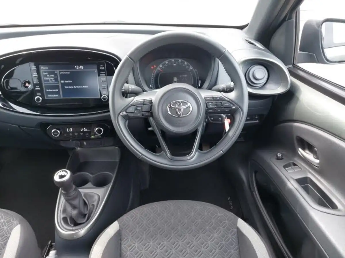 2022-toyota-aygo-x-10-vvt-i-edge-big-6
