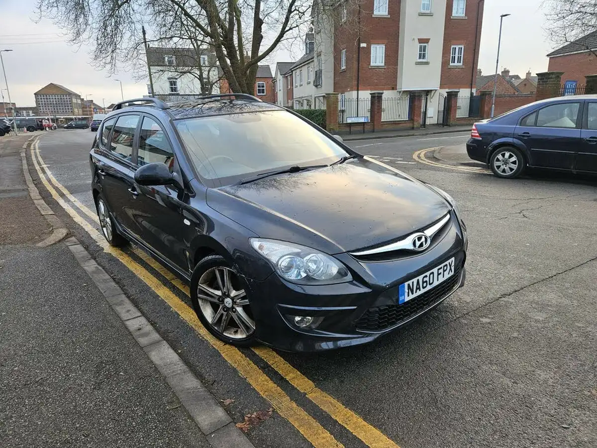 2010-hyundai-i30-16-premium-big-0