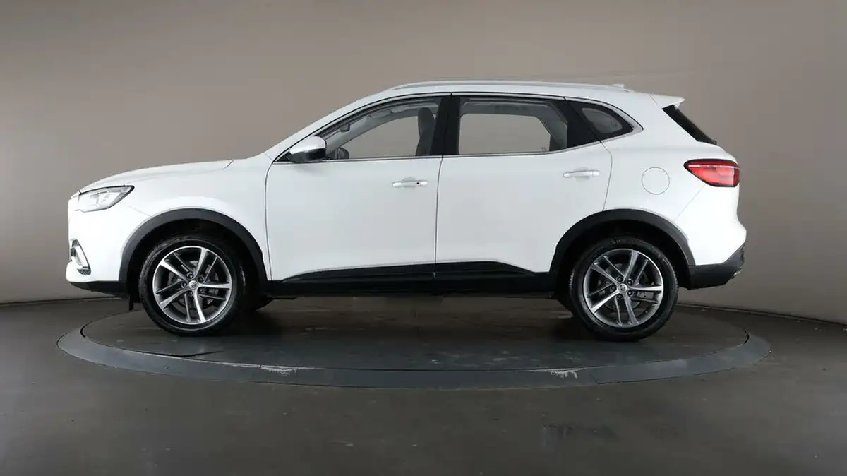 2021-mg-hs-15t-gdi-exclusive-162ps-big-28