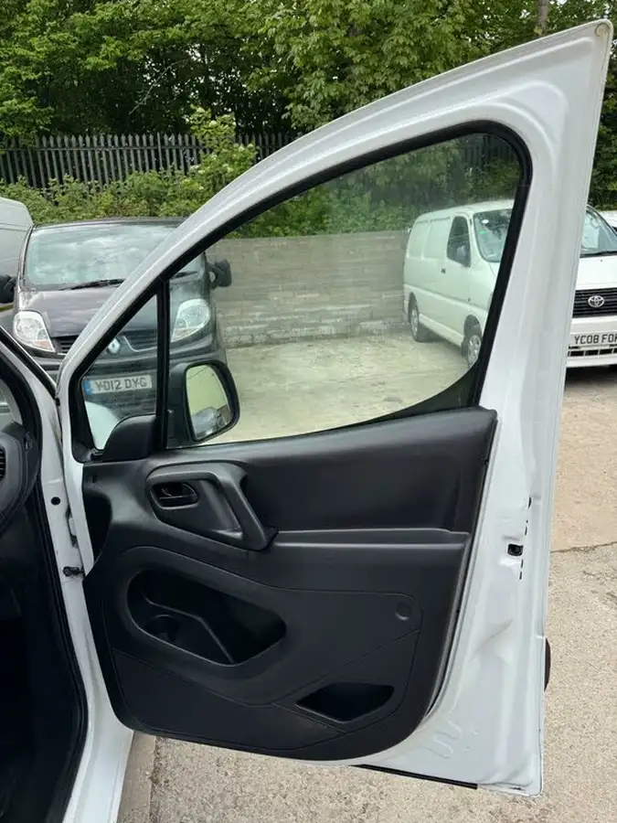 2015-peugeot-partner-16td-s-l1-92-850-panel-van-big-22