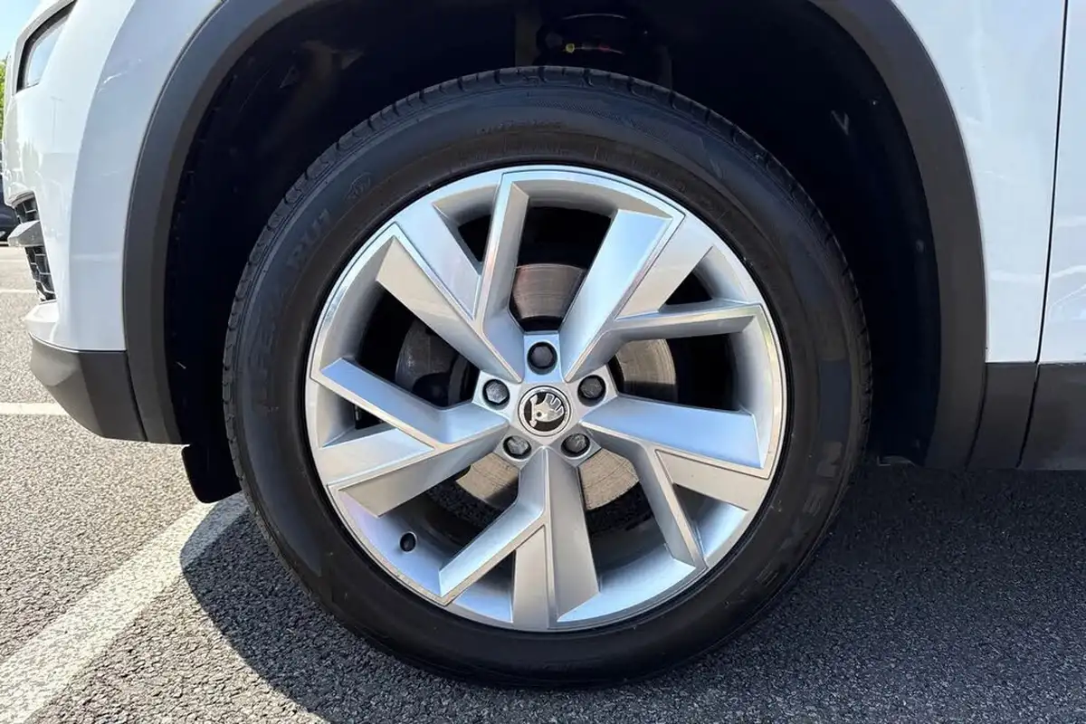 2017-skoda-kodiaq-20tdi-edition-150ps-4x4-5-seatsss-dsg-big-10
