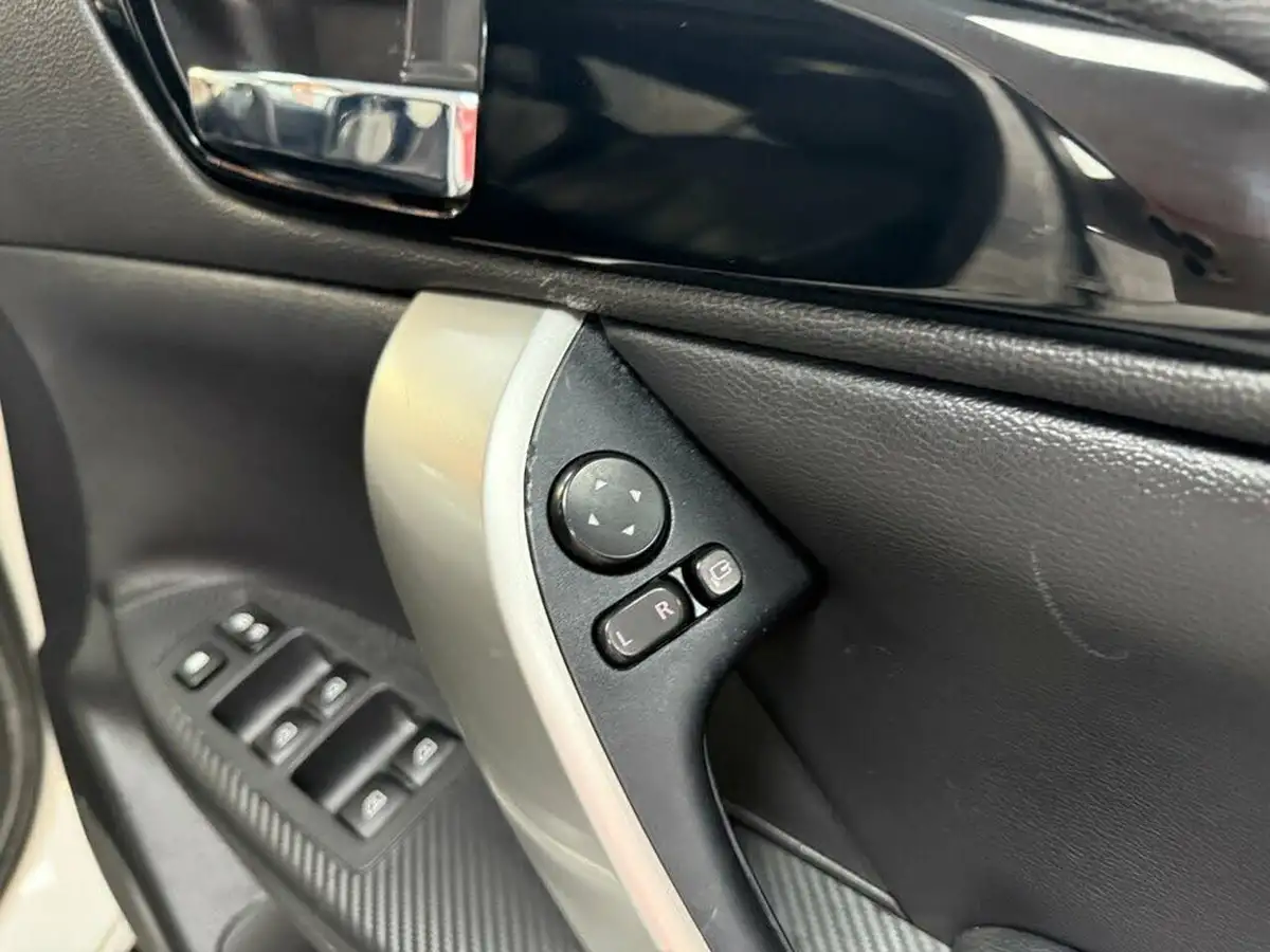 2019-mitsubishi-eclipse-cross-15-black-big-36