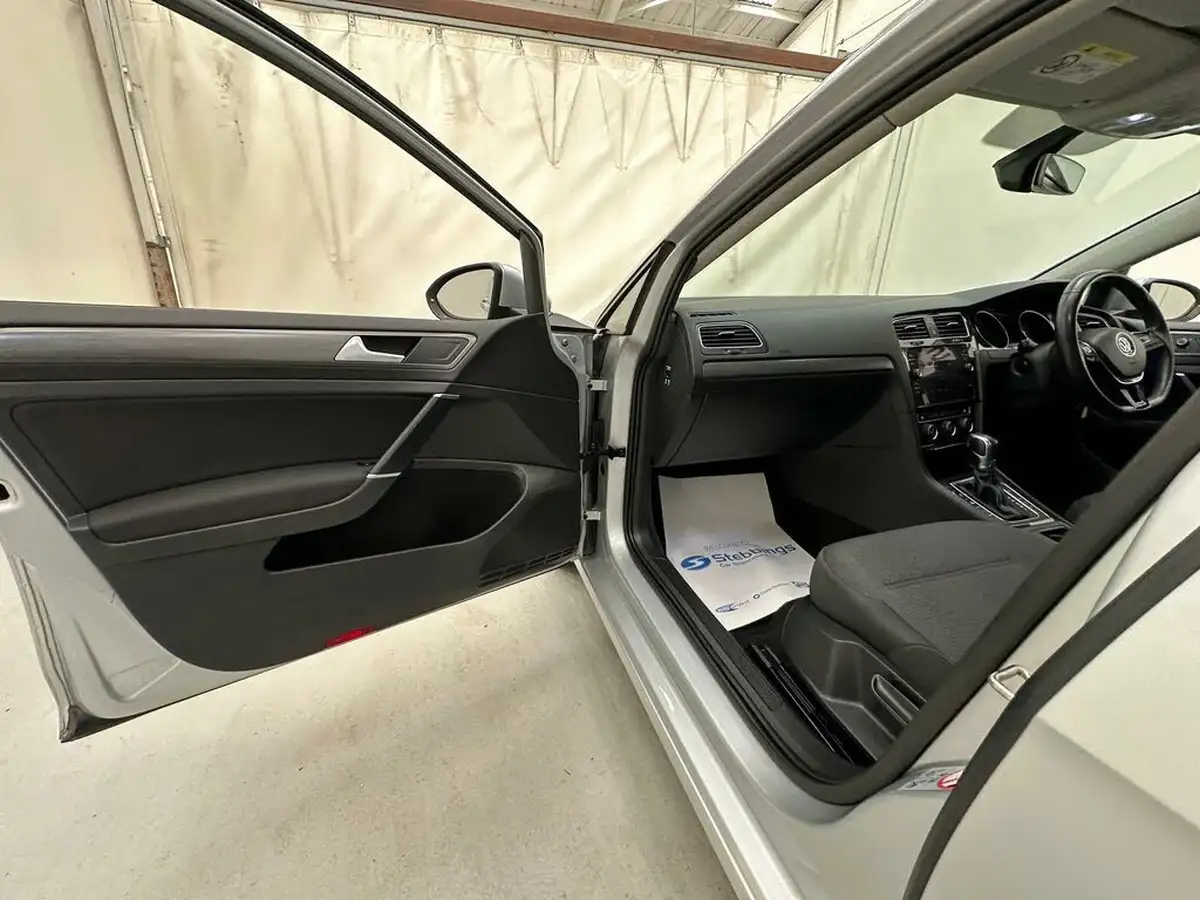 2019-volkswagen-golf-e-e-golf-big-28