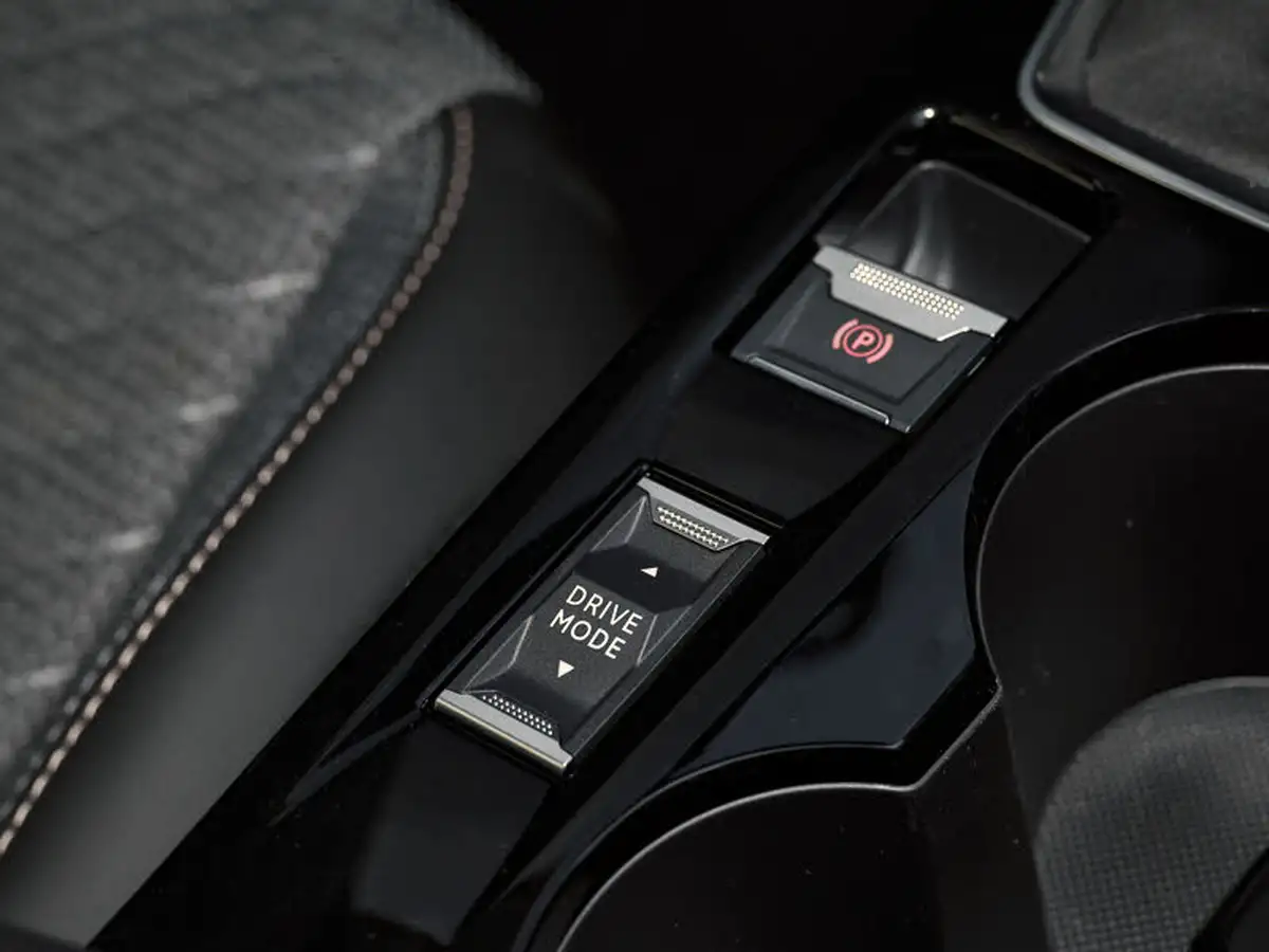 2025-peugeot-208-12-puretech-allure-big-16