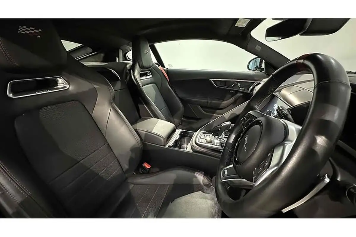 2019-jaguar-f-type-20-i4-chequered-flag-coupe-big-33