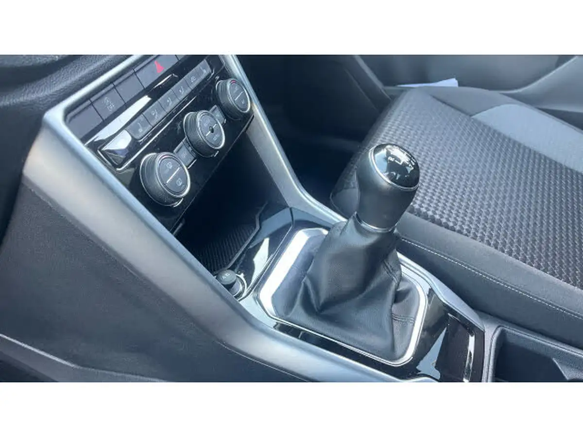 2022-volkswagen-t-roc-15-tsi-active-hatchback-5d-big-12
