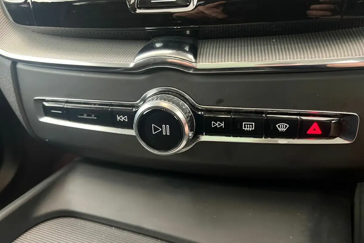2024-volvo-xc60-20-b5-plus-big-13