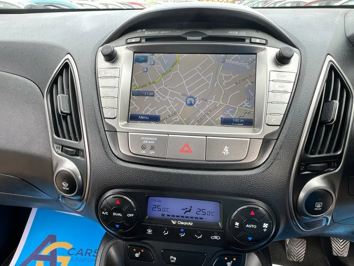 2013-hyundai-ix35-17td-se-nav-big-24
