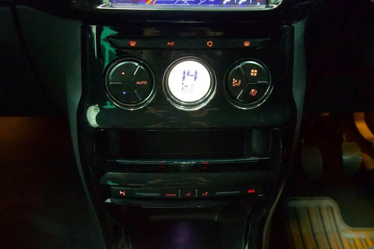 2016-ds-ds-3-16bluehdi-dstyle-nav-big-18