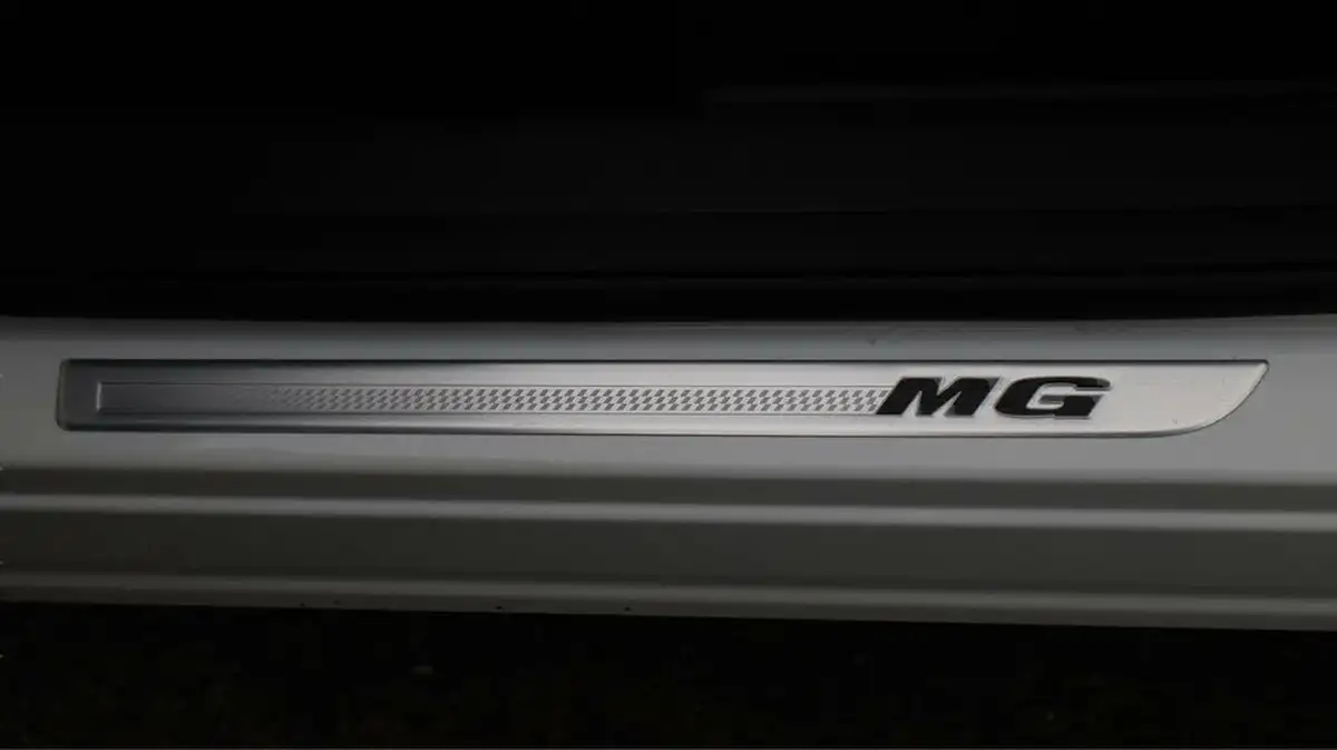 2022-mg-hs-15t-gdi-exclusive-162ps-dct-big-24