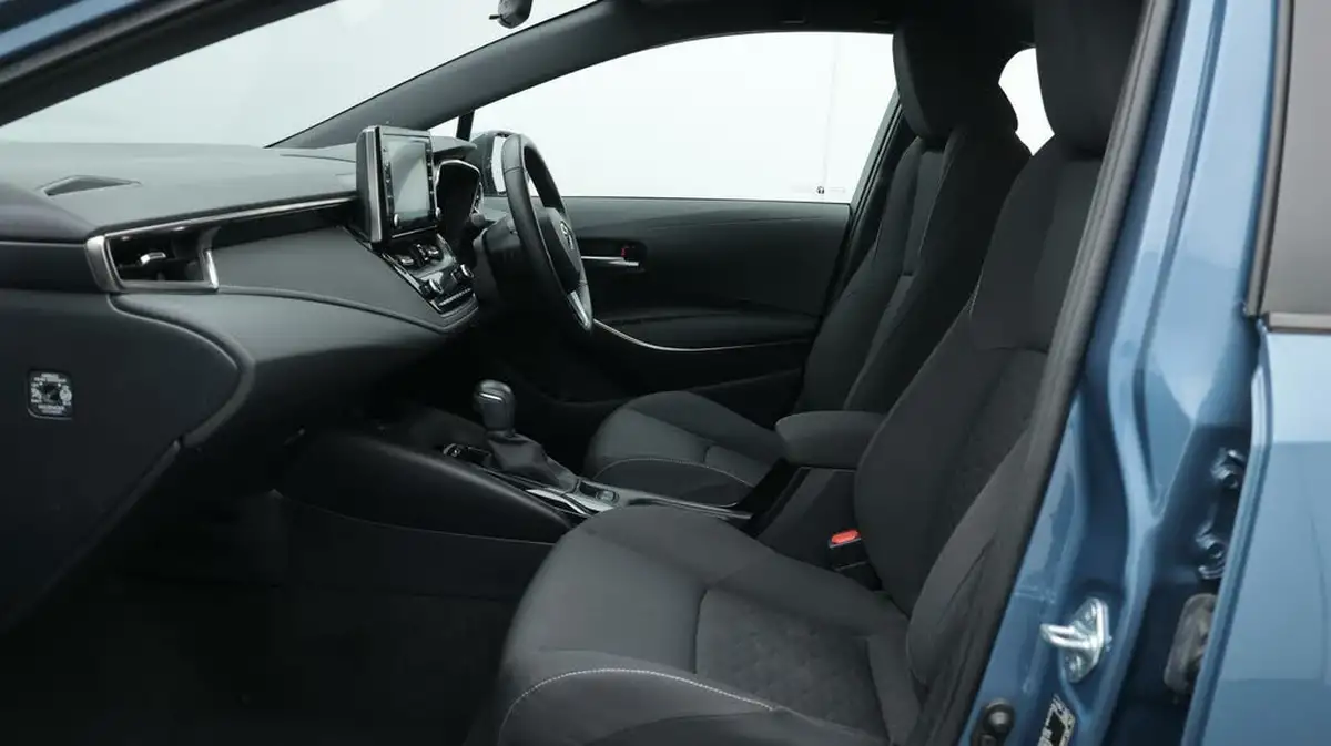 2021-toyota-corolla-18-vvt-i-icon-tech-trk-hatchback-5d-big-14