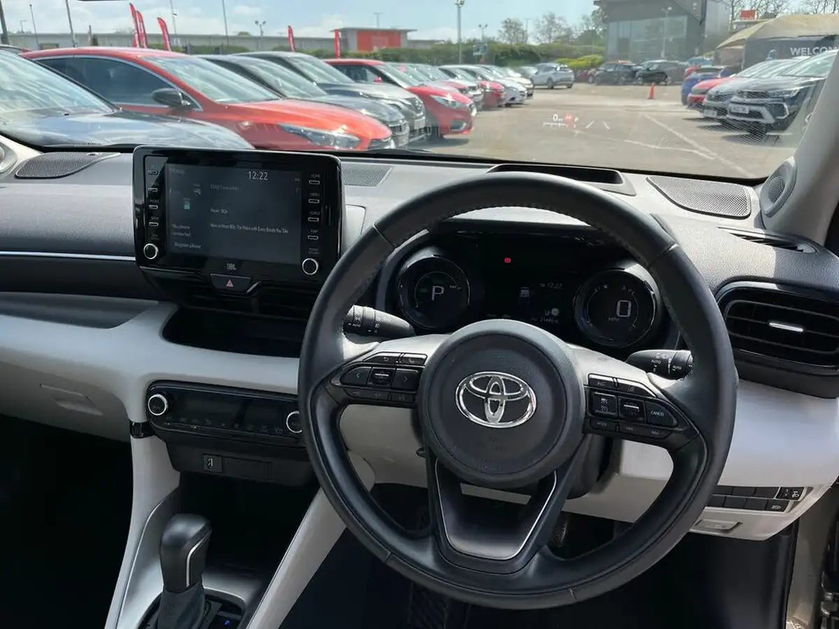 2022-toyota-yaris-15-vvt-i-excel-big-17