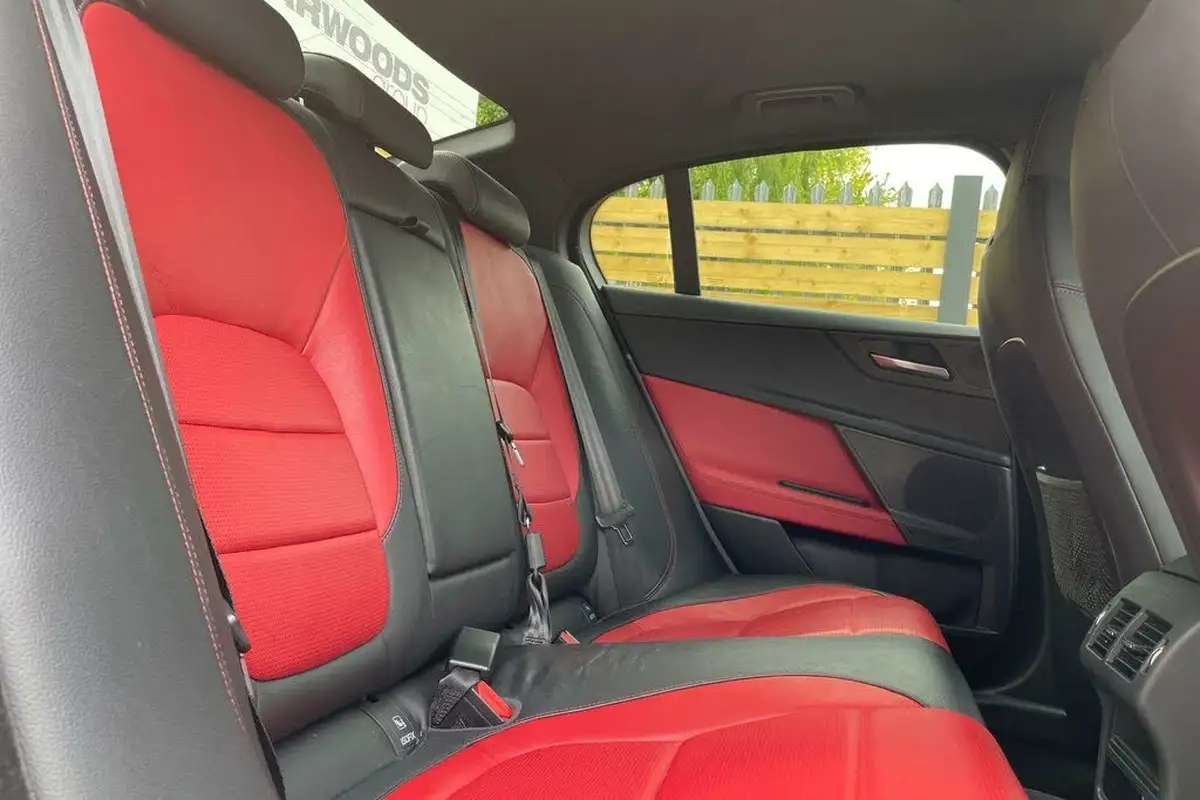 2018-jaguar-xe-20i-r-sport-200ps-1999cc-big-20