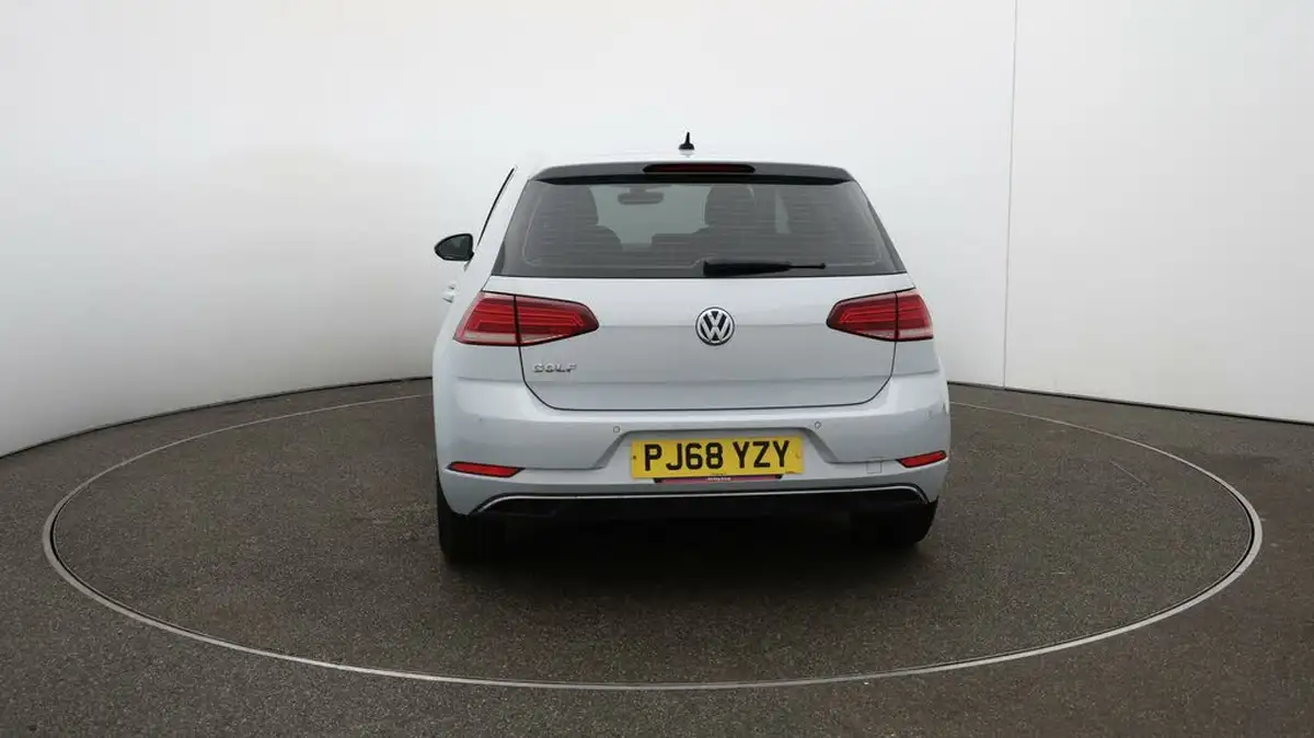 2018-volkswagen-golf-10-tsi-se-115ps-hatchback-5d-big-6